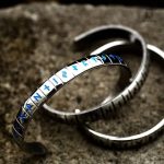 Accessoire Viking en cuir avec inscriptions runiques