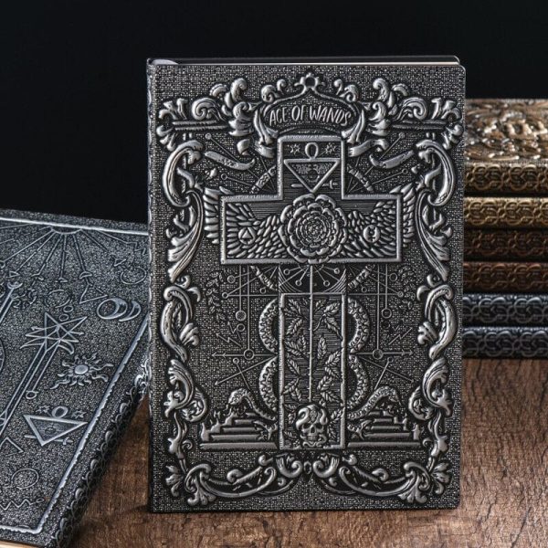 Carnet décoré de symboles anciens, esthétique unique