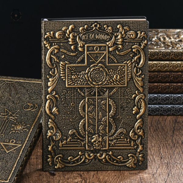 Design médiéval en relief pour un carnet original