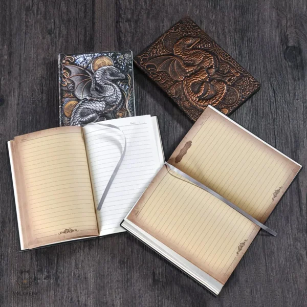 Carnet en relief avec motif dragon stylisé