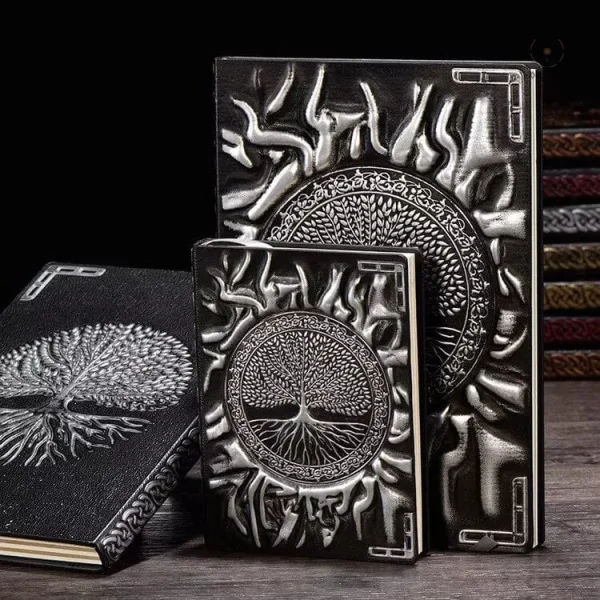 Accessoire viking : carnet Yggdrasil avec couverture en relief